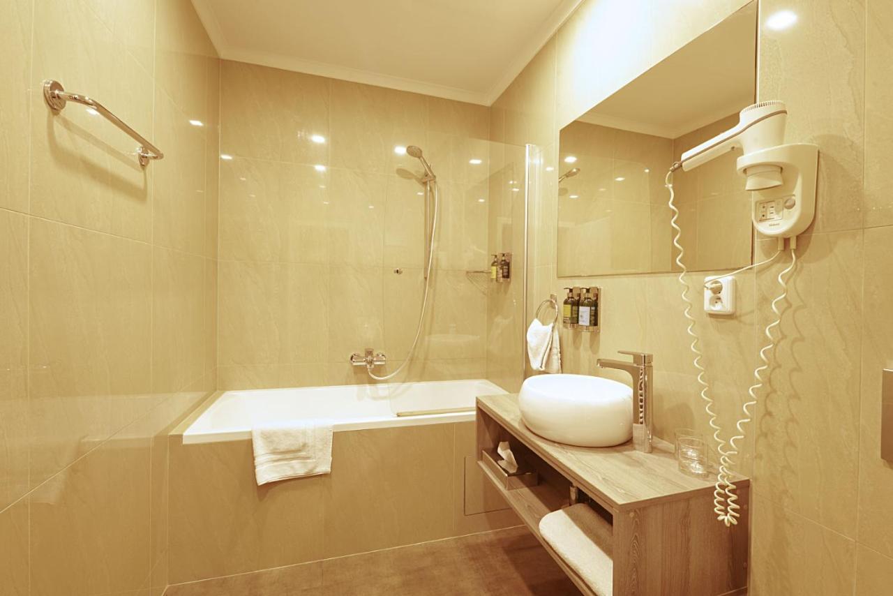 Alexander Otel Stříbro Dış mekan fotoğraf